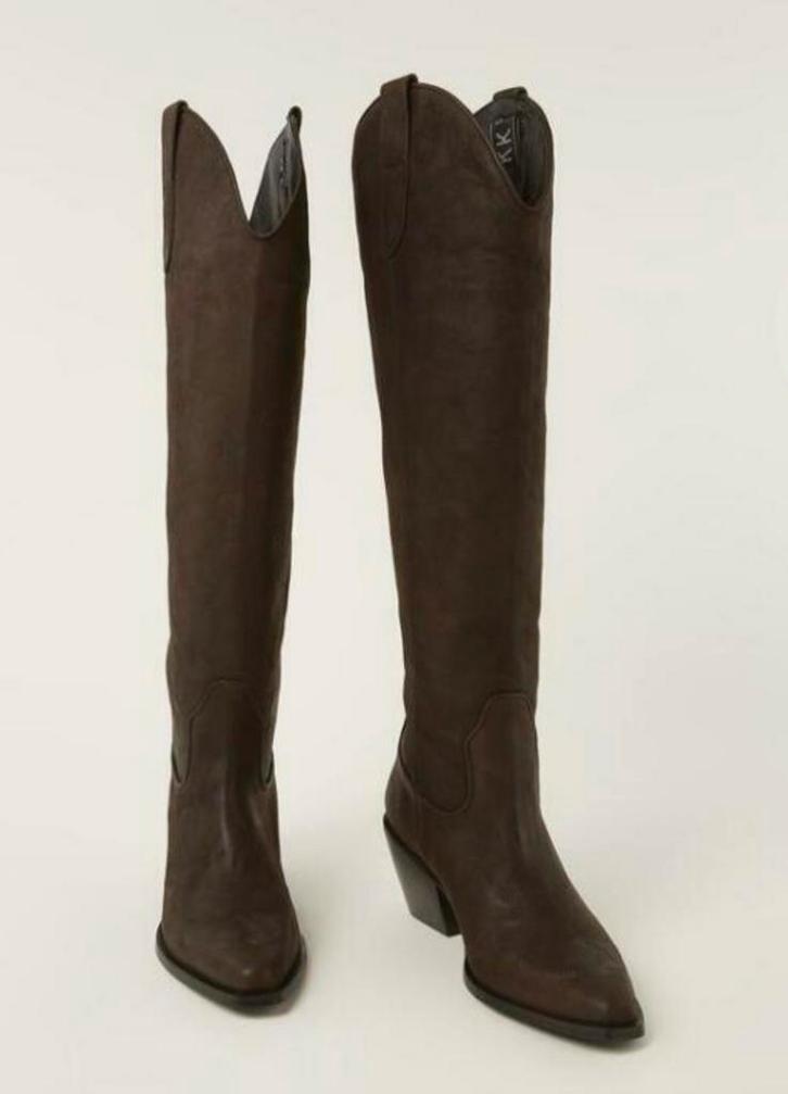 Mooie Nubikk laarzen (nieuw!!!) in doos, Kleding | Dames, Schoenen, Nieuw, Hoge laarzen, Bruin, Verzenden