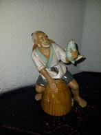 Oosters beeldje: Mudman met vis, Antiek en Kunst, Ophalen of Verzenden
