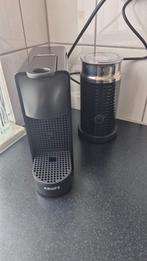 Nespresso apparaat met melkopschuimer. Met garantie., Ophalen of Verzenden, Zo goed als nieuw