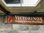 Houten uithang Reclame Bord VICTORINOX winkel display 113 cm, Verzenden, Gebruikt