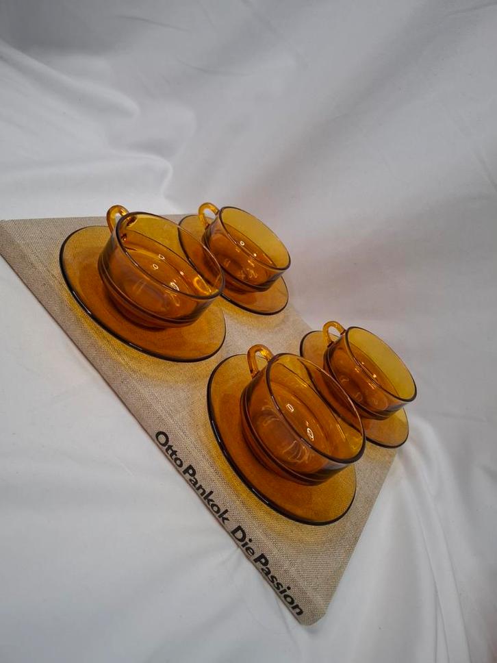 Vintage Duralex Amber Glazen Kop en Schotel Set (4), Antiek en Kunst, Antiek | Servies los, Ophalen of Verzenden