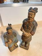 2 beeldjes terracotta stijl 24 en 18 cm hoog, Ophalen of Verzenden, Zo goed als nieuw