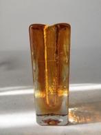 Vaas - amber vierkant glazen vaas met omhulsel, Huis en Inrichting, Woonaccessoires | Vazen, Oranje, Ophalen of Verzenden, Minder dan 50 cm