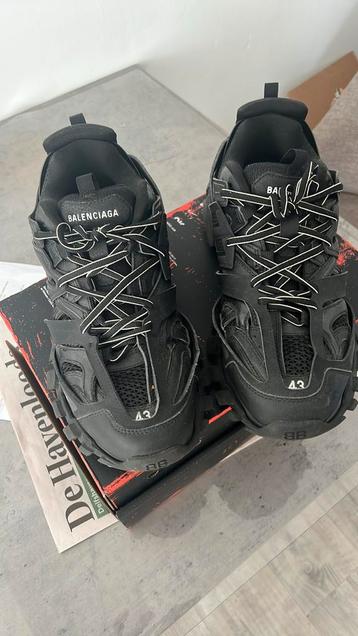 Balenciaga beschikbaar voor biedingen