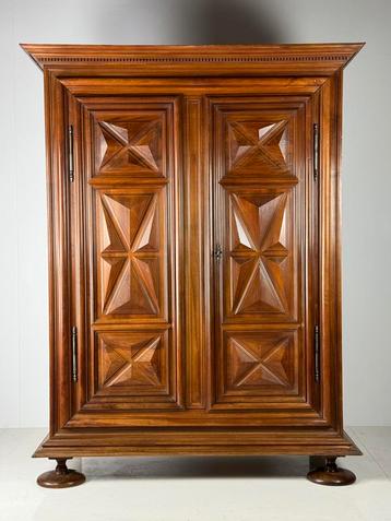 Burgundy Cabinet Frans antiek 1700 beschikbaar voor biedingen