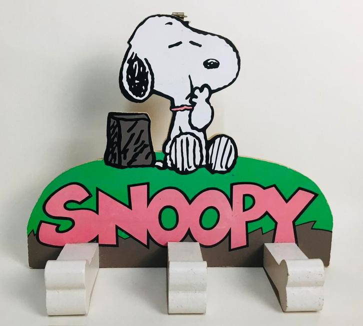 Vintage houten kapstokje Snoopy Peanuts Schulz, Verzamelen, Stripfiguren, Zo goed als nieuw, Gebruiksvoorwerp, Snoopy, Verzenden