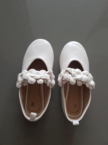 H&M witte ballerina's met bloemapplicatie maat 26 beschikbaar voor biedingen