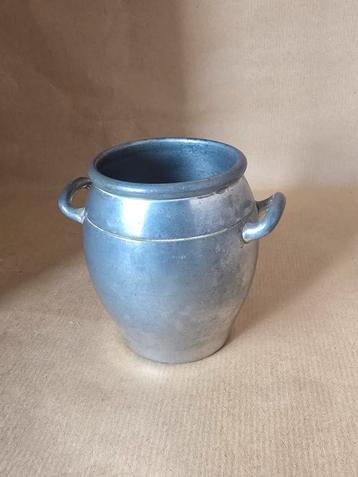 Oud tinnen kannetje beschikbaar voor biedingen