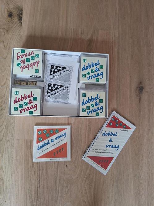 gezelschapsspel DOBBEL EN VRAAG, Hobby en Vrije tijd, Gezelschapsspellen | Bordspellen, Zo goed als nieuw, Vijf spelers of meer