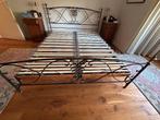 Tweepersoons metalen bed met lattenbodem, Huis en Inrichting, Ophalen, Gebruikt, Art deco, Tweepersoons