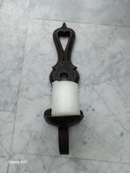 antiek gietijzer muuranker waar een kandelaar van gemaakt is, Ophalen of Verzenden, Overige materialen