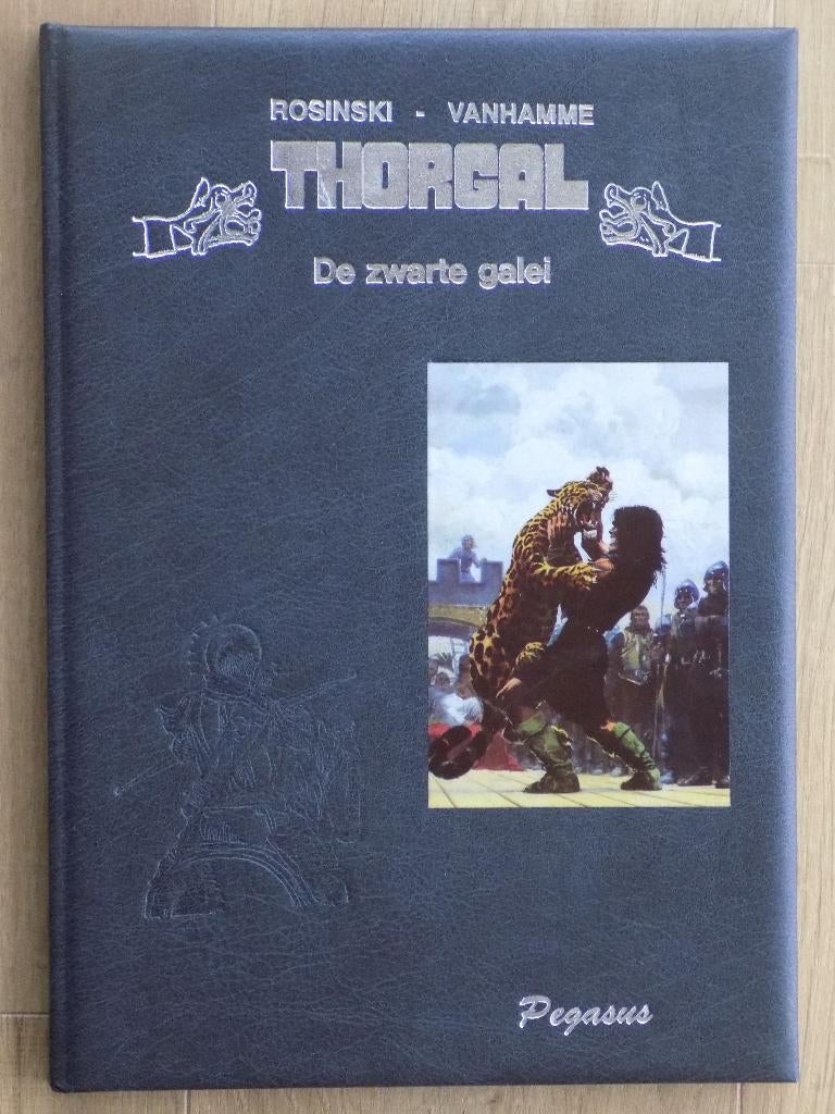 Thorgal - 04_HC_K_De zwarte galei [Pegasus - Luxe nr 212_325, Boeken, Stripboeken, Eén stripboek, Ophalen of Verzenden, Zo goed als nieuw