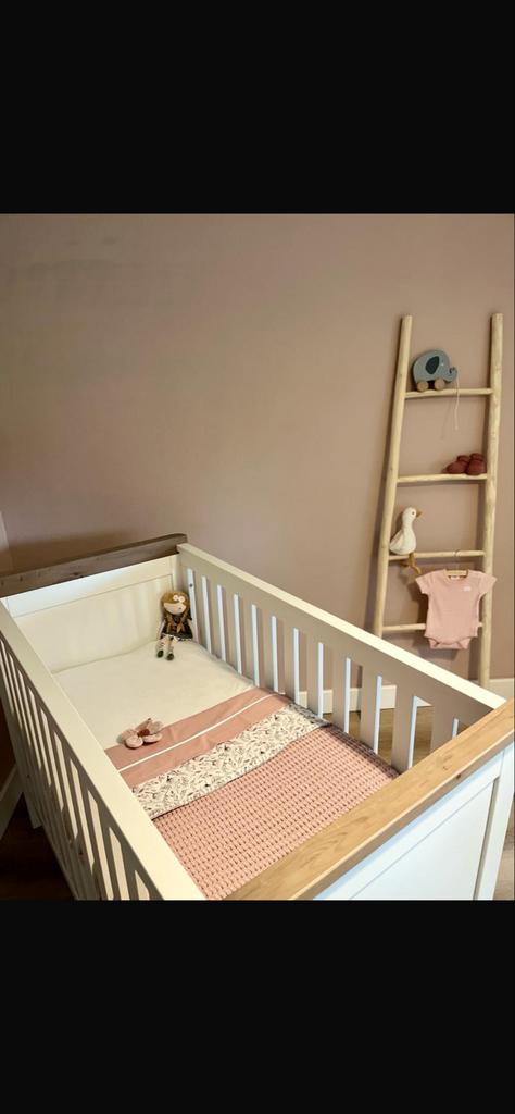 Babykamer: ledikant, commode en plank, Ophalen, Gebruikt, Jongetje of Meisje