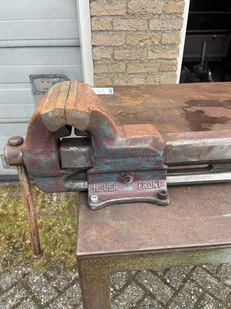 Stalen werktafel / lastafel met bankschroef, Ophalen, Gebruikt, 70 tot 120 cm, Bankschroef