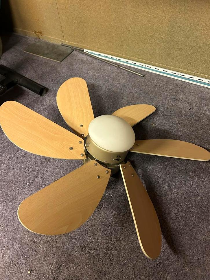 Plafondventilator met 6 bladen en verlichting, Huis en Inrichting, Lampen | Overige, Zo goed als nieuw, Ophalen of Verzenden