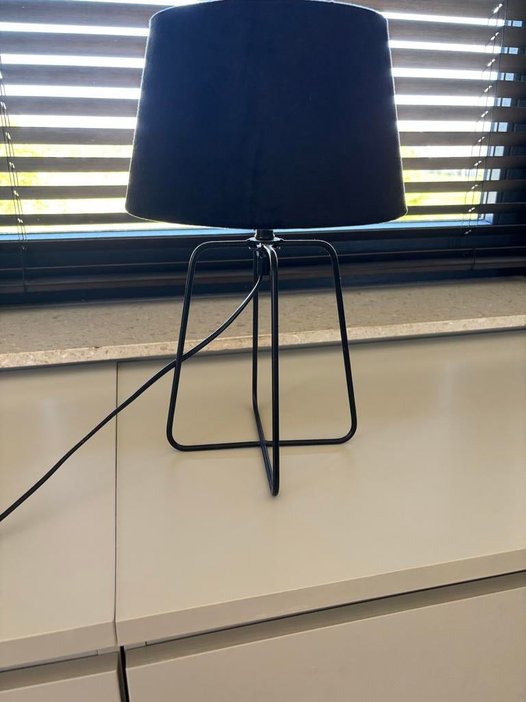 Tafellampje met zwarte velvet kap, Ophalen of Verzenden, Zo goed als nieuw, Stof, Minder dan 50 cm