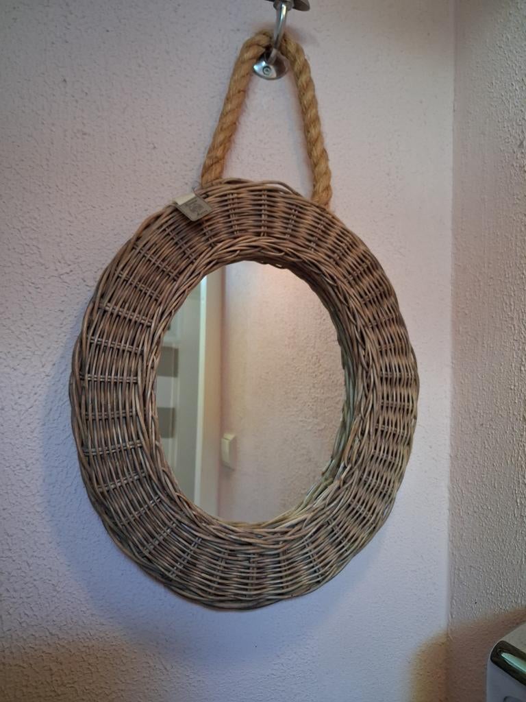 Ovale Riviera Maison spiegel met rotan en touw, Rond, Ophalen of Verzenden, Zo goed als nieuw, Minder dan 100 cm
