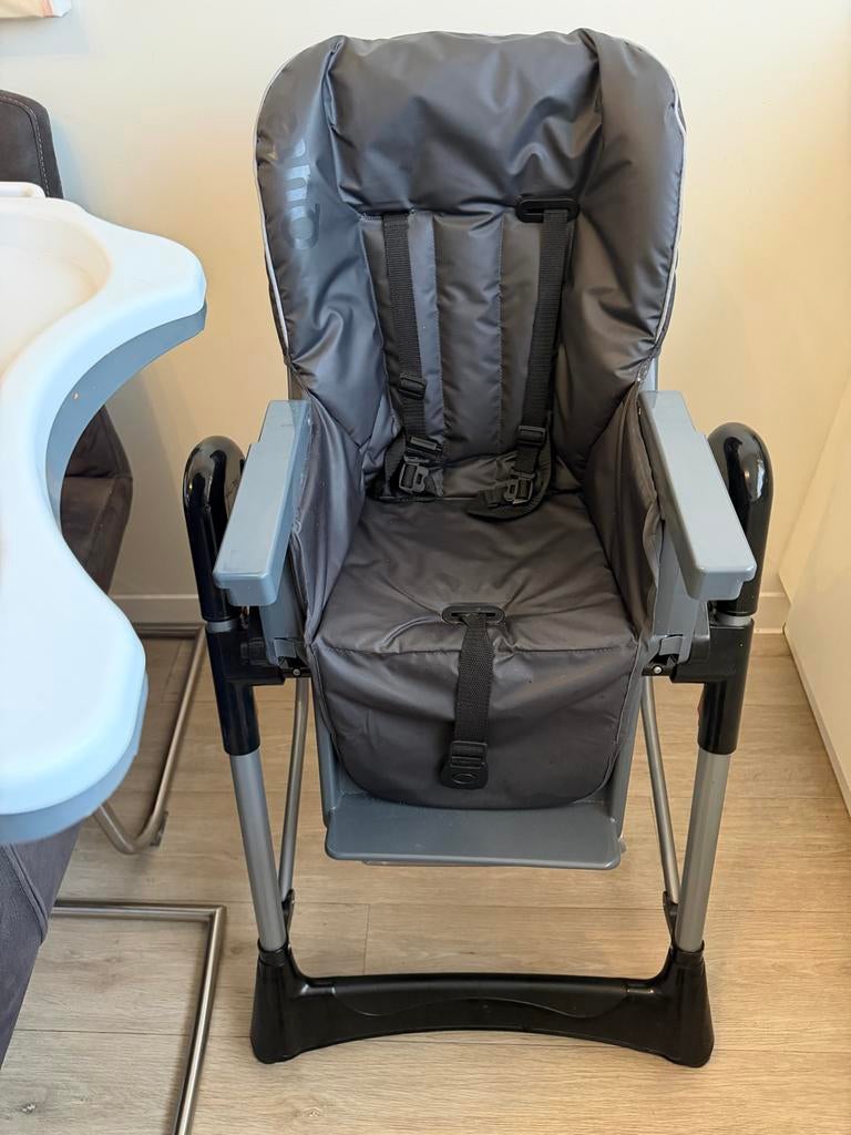 Qute kinderstoel, Kinderen en Baby's, Kinderstoelen, Ophalen of Verzenden, Gebruikt, Inklapstoel, Afneembaar eetblad