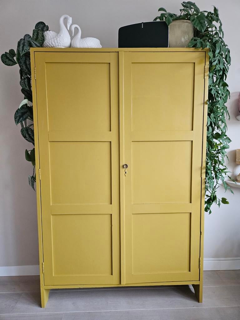 Oude Franse grenen houten kast, Ophalen