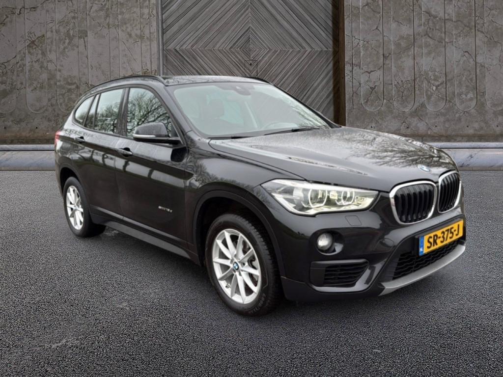 BMW X1 sDrive18d High Executive (bj 2017, automaat), Auto's, BMW, Stof, 4 cilinders, 1445 kg, Bedrijf