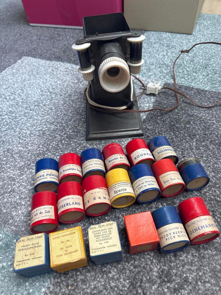 Vintage filmstrip projector met diverse filmstrips, Ophalen, Accessoire