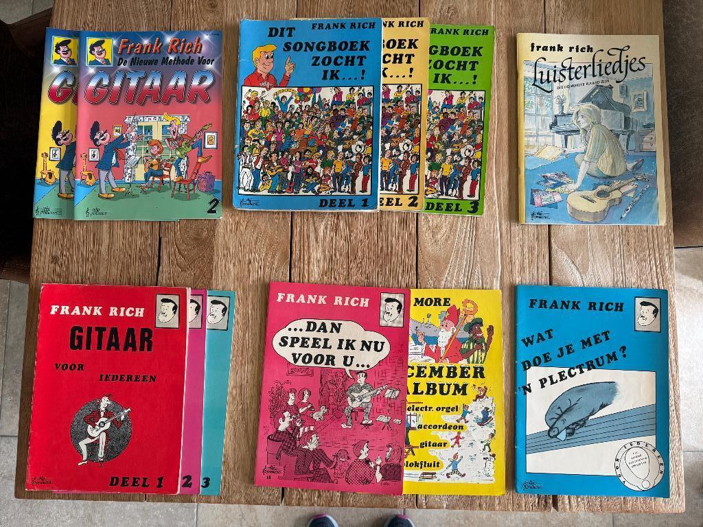 Twaalf gitaar leerboeken en bladmuziek, Muziek en Instrumenten, Les of Cursus, Ophalen of Verzenden, Populair, Gitaar