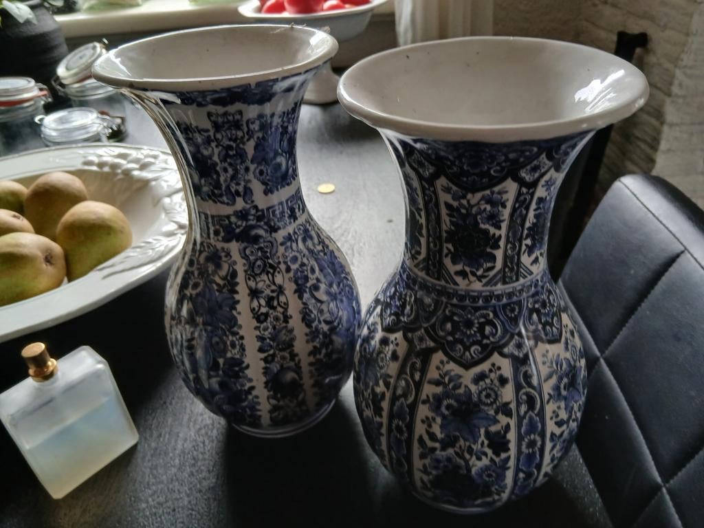 Set van 2 Delfts Blauwe Vazen - Handbeschilderd, Antiek en Kunst, Ophalen of Verzenden