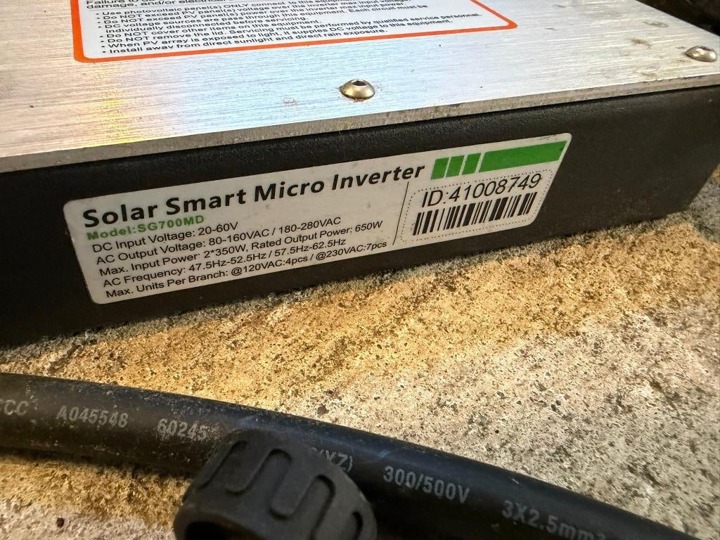 Solar Micro Omvormers – 2x 700W en 2x 800W - 8 panelen, R, Gebruikt, R, Ophalen of Verzenden