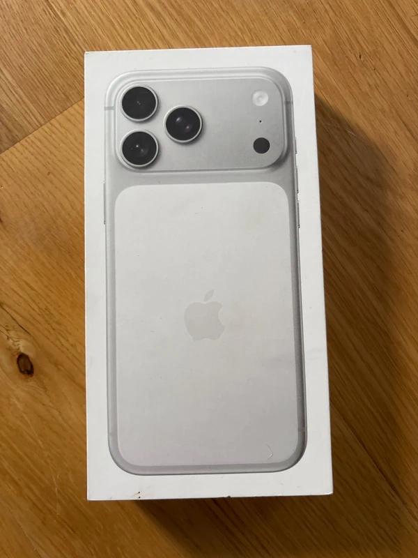 Leeg doosje voor iPhone 17 Pro Max, Ophalen of Verzenden, Zo goed als nieuw, Apple, IPhone 17