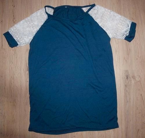 Donkerblauw T-Shirt met Witte Kanten Mouwtjes (M), Kleding | Dames, T-shirts, Gedragen, Maat 38/40 (M), Blauw, Korte mouw, Ophalen of Verzenden
