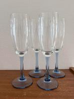 4 vintage champagneglazen met blauwe voet, Ophalen of Verzenden, Zo goed als nieuw, Overige typen
