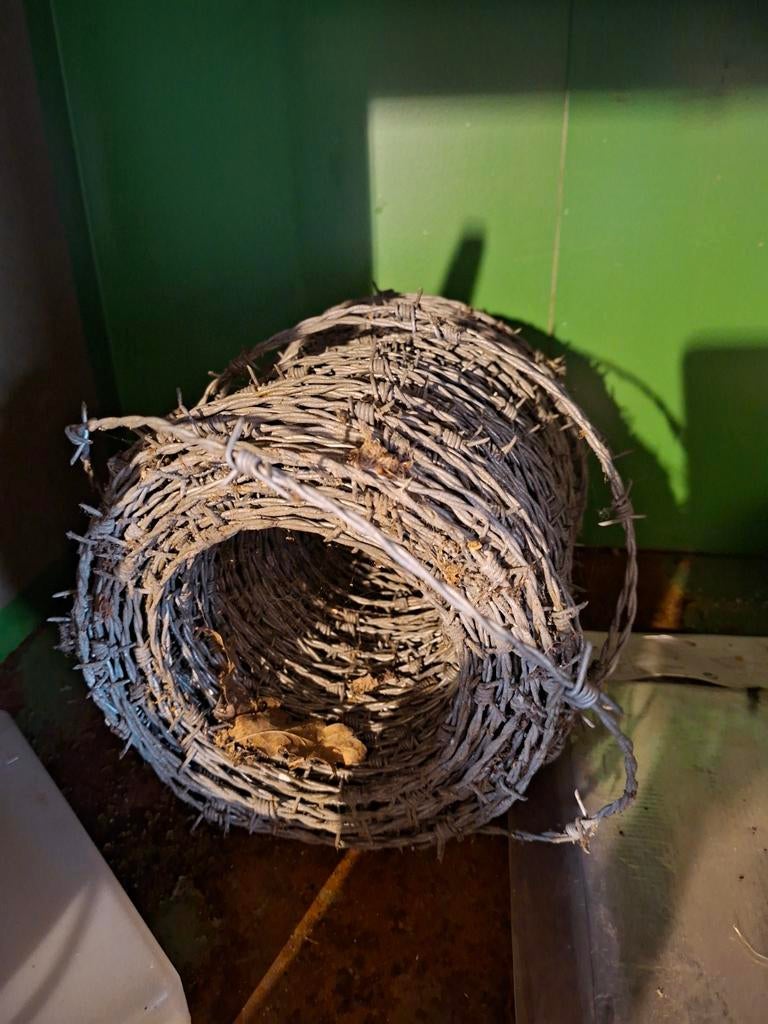 Rollen prikkeldraad, nooit gebruikt, Tuin en Terras, Gaas en Draad, Ophalen of Verzenden, Nieuw, 20 meter of meer