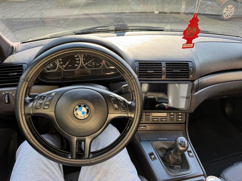 BMW 3-Serie 1.8 I 316 2003 benzine Zwart, Achterwielaandrijving, 1250 kg, 4 cilinders, 1796 cc