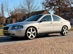 Volvo S60 2.4 140PK 2003 Grijs, Voorwielaandrijving, 1442 kg, S60, 75 €/maand