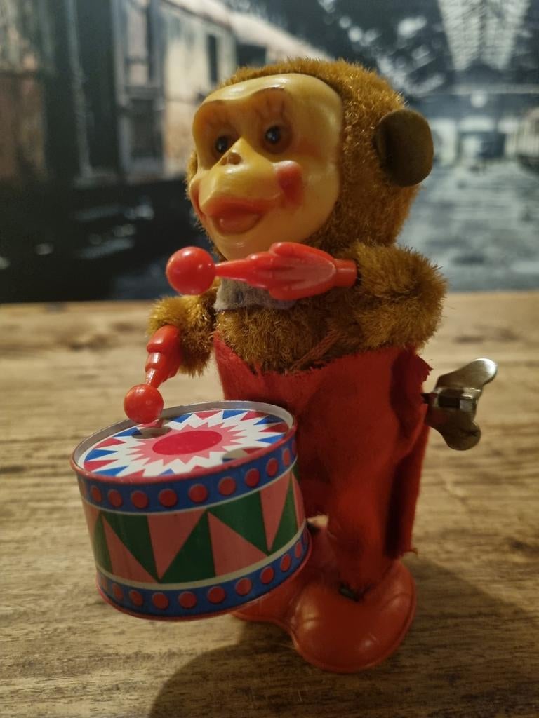 Vintage Opwindbaar Trommel Aapje - Klassiek Speelgoed, Antiek en Kunst, Ophalen of Verzenden