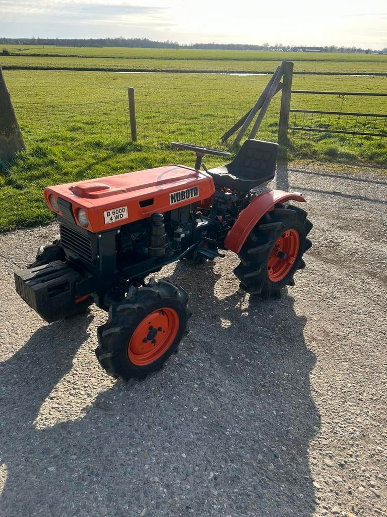 Kubota b6000 4 wiel aandrijving, Zakelijke goederen, Agrarisch | Tractoren, Gebruikt, Tot 2500, Tot 80 Pk, Ophalen