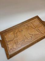 Houten dienblad met Fries houtsnijwerk en glasplaat, Ophalen of Verzenden, Zo goed als nieuw, Rechthoekig, Hout