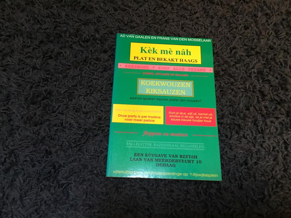 Kèk mè nâh  Plat en bekakt Haags, Ophalen of Verzenden, Zo goed als nieuw