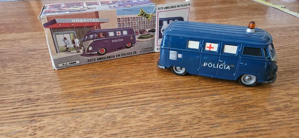 Vw ambulance policia modelauto, Ophalen, Gebruikt, Auto
