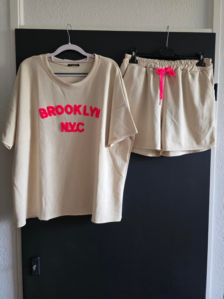Nieuw 2delig set brooklyn creme fuchsia 40 42 44, Kleding | Dames, Huispakken, Ophalen of Verzenden, Nieuw, Maat 42/44 (L), Beige
