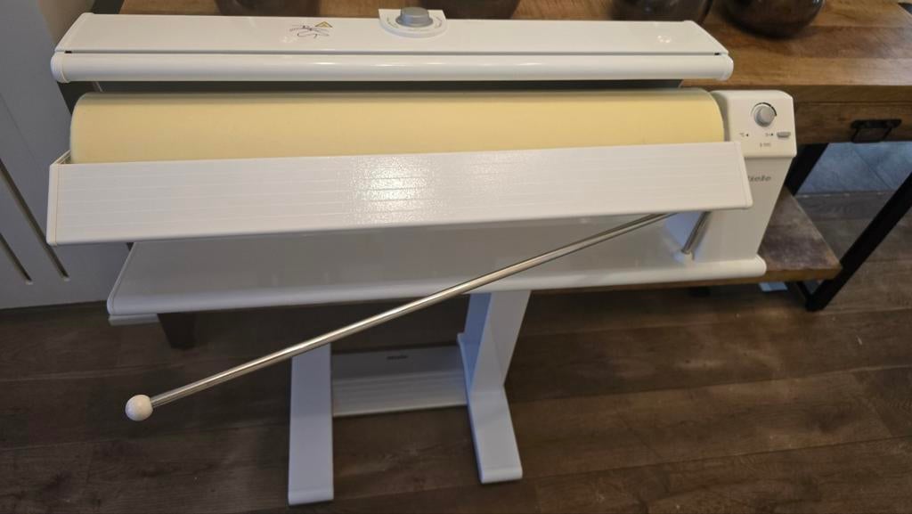 Miele strijkmachine nw model nw staat mangel, Ophalen of Verzenden