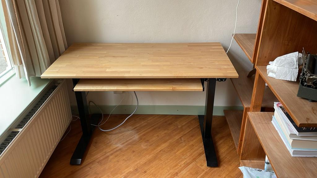 Zit sta bureau elektrisch verstelbaar, Huis en Inrichting, Bureaus, Ophalen, Elektrisch, Zo goed als nieuw