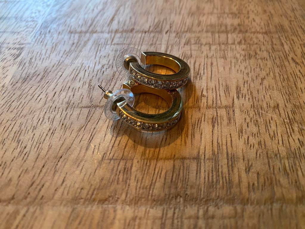 Gouden oorbellen Swarovski met steentjes, Ophalen of Verzenden, Zo goed als nieuw, Goud, Knopjes of Stekers