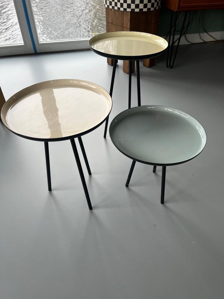 Set van 3 bijzettafels in pastelkleuren, Huis en Inrichting, Tafels | Bijzettafels, Minder dan 55 cm, Gebruikt, Metaal of Aluminium