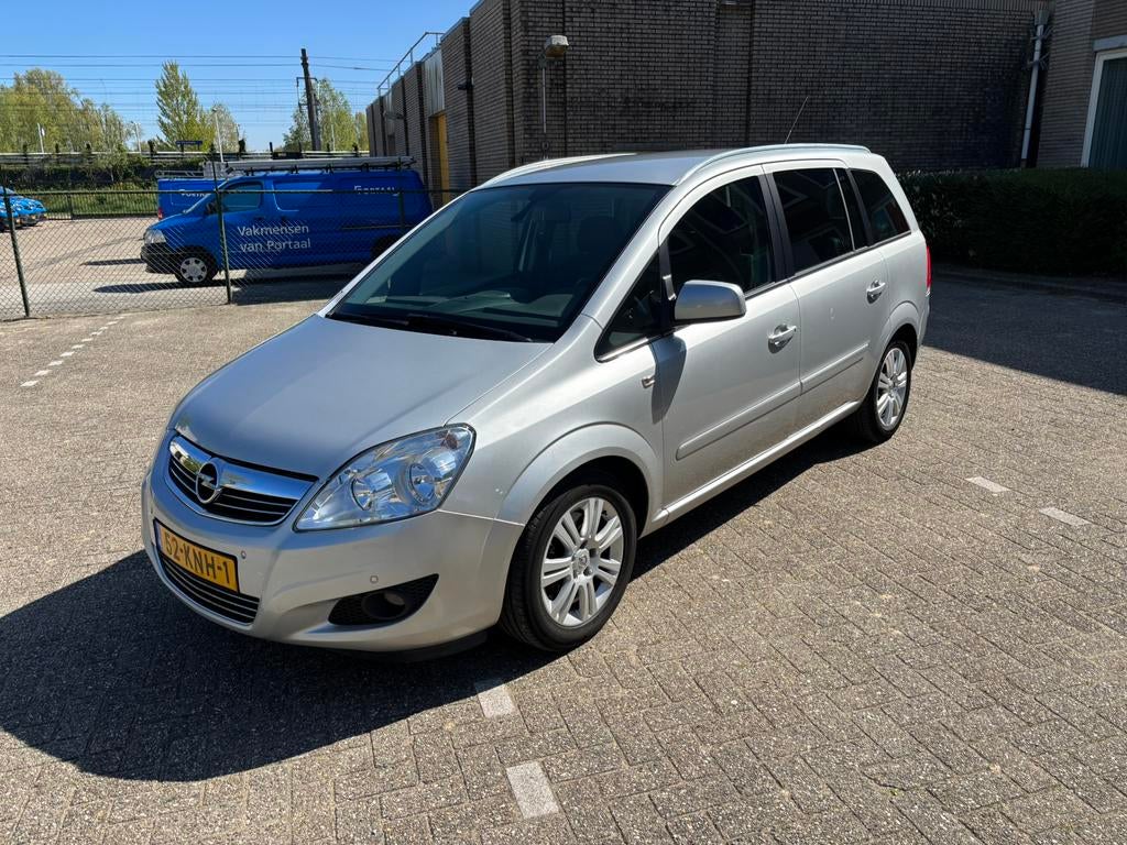 Opel Zafira 2.2 2010 Grijs Cosmo camera navi, Auto's, Opel, Voorwielaandrijving, 4 cilinders, Origineel Nederlands, Bedrijf