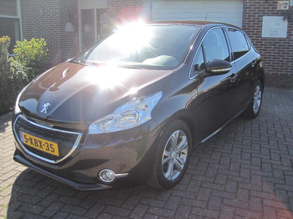 Peugeot 208 1.6 VTI 88KW/120PK 5-D nwe apk, mooi kleurtje!, Voorwielaandrijving, Stof, Zwart, 4 cilinders