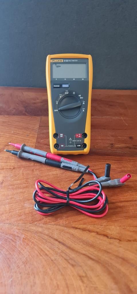Fluke 21 cat 3 600 V, Doe-het-zelf en Verbouw, Ophalen of Verzenden, Zo goed als nieuw, Multimeter