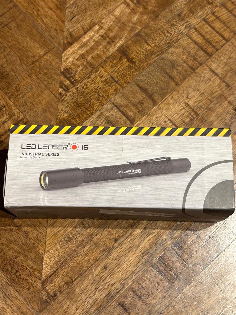 Ledlenser I6 zaklamp nieuw, Ophalen of Verzenden, Nieuw, Batterij