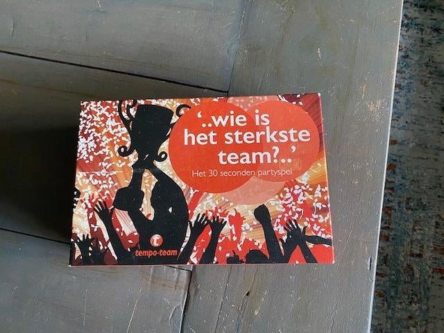 k22 – spel Wie is het sterkste team, Hobby en Vrije tijd, Gezelschapsspellen | Bordspellen, Ophalen of Verzenden, Gebruikt