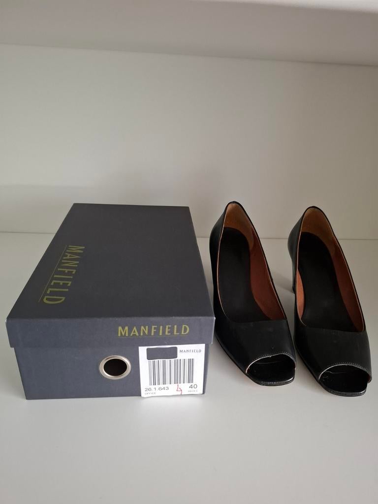 Manfield zwarte pumps met open neus - Maat 40, Kleding | Dames, Schoenen, Pumps, Zwart, Ophalen of Verzenden, Zo goed als nieuw